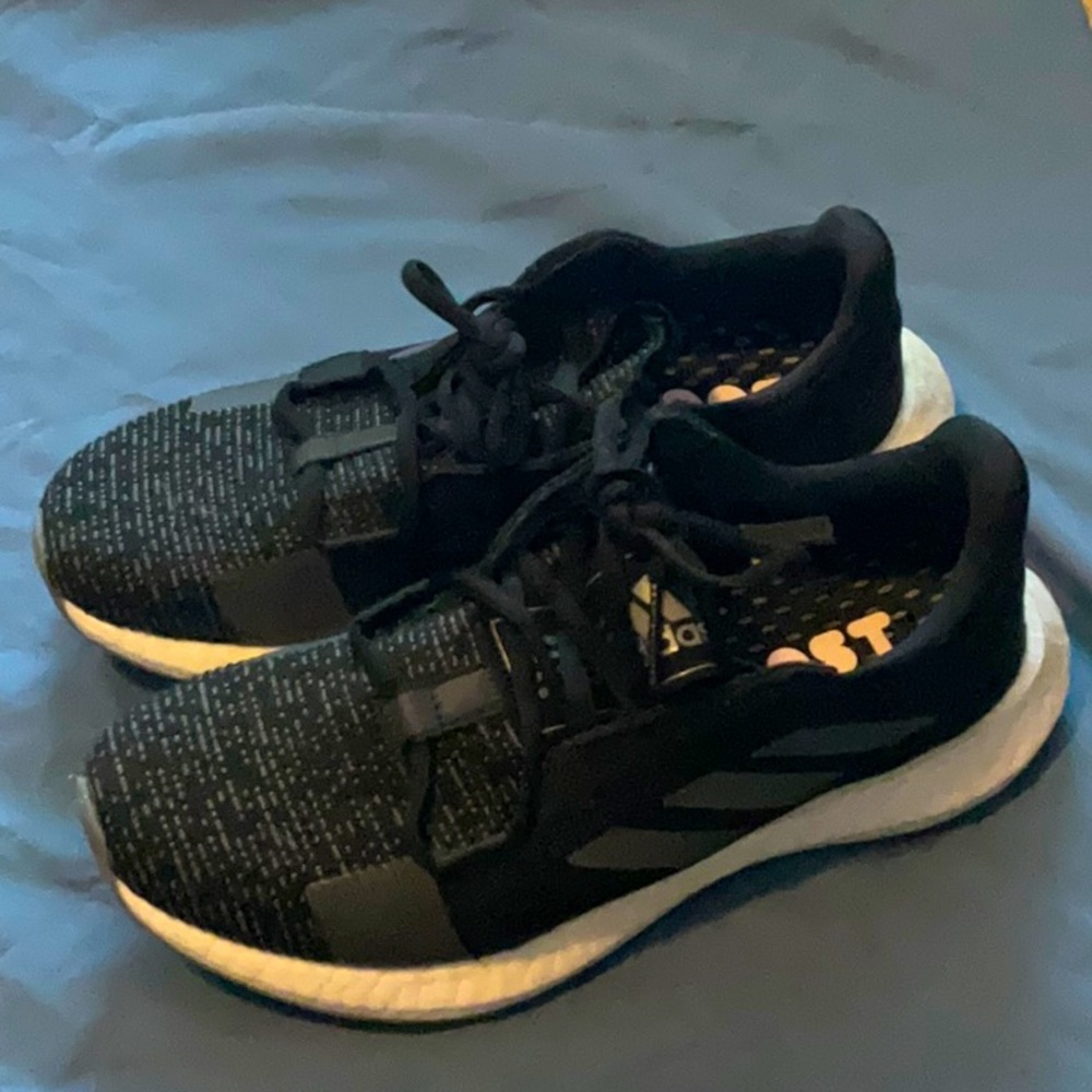 Limited time price !Black and grey adidas senseboost go